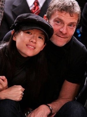 章子怡 与外籍男人恋爱婚讯变分手声明的尴尬