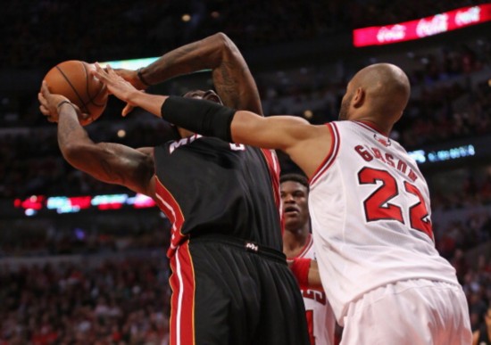 NBA东部半决赛:波什20+19 热火104-94公牛总