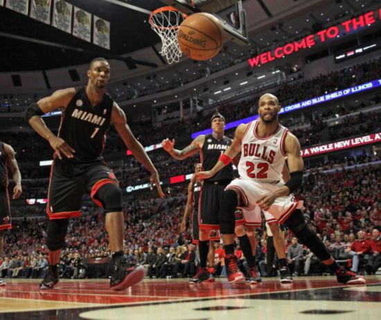 半巨头波什一战再正名 20+19致敬名人堂中锋