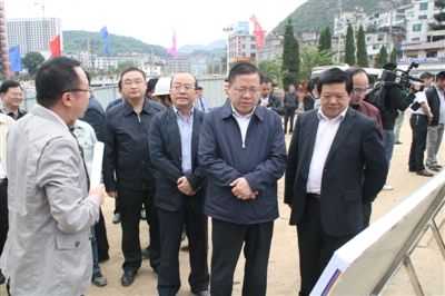 秦如培到六盘水市调研时强调加快交通建设实现