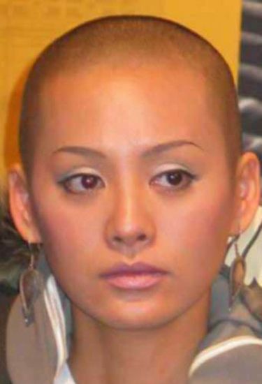 《白银谷》的新闻发布会上,剧中女主角宁静以一个崭新的形象,光头出现