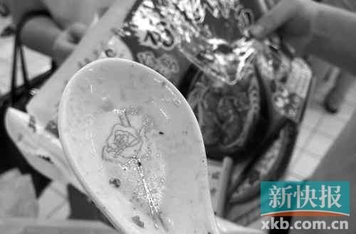 牛肉面里吃出疑似蛆虫 沃尔玛赔1000元封口【综合】风尚中国网