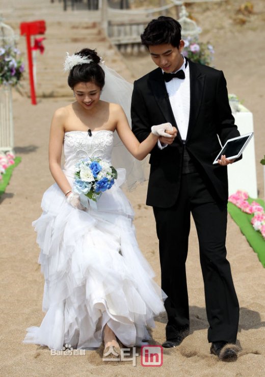 《我们结婚了》鬼泽夫妇婚照公开 亲密显恩爱【4】