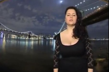 乌一女大学生自拍自演色情微电影网络走红-