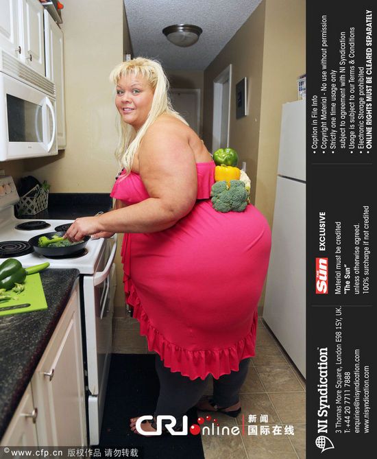 ʱ2013525ϢŮ԰űȡ»(Barbie Edwards)ľ޴βƽһʳͼƬԴnisyndication/CFP
