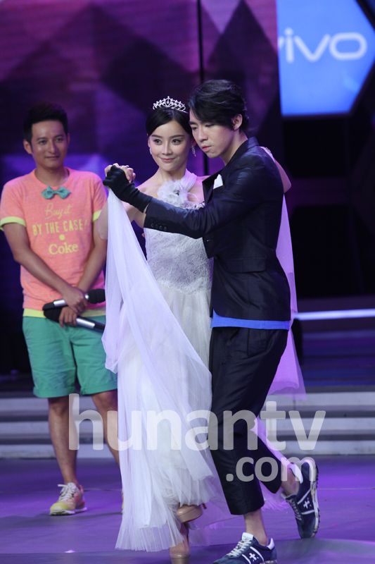 《爱在春天》亮相快乐大本营 俞灏明公开与Se