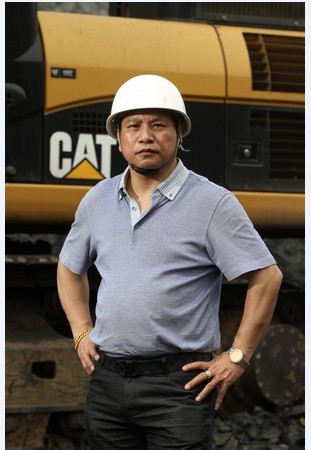 永州卡特挖掘机用户毛学军和他的左膀右臂