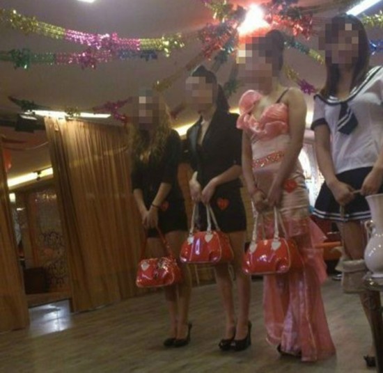 偷拍东莞色情之都地下妓院