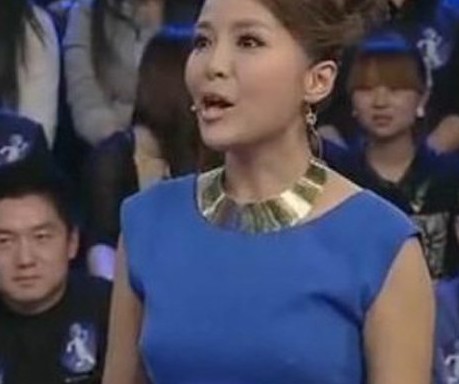 央视主持不穿内衣_不准美女穿内衣图片(2)