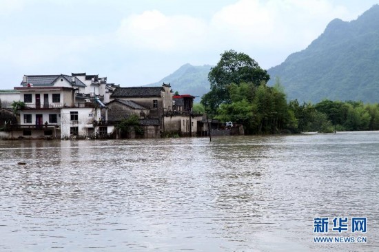 安徽黃山暴雨受災嚴重 道路被淹民房倒塌（組圖）