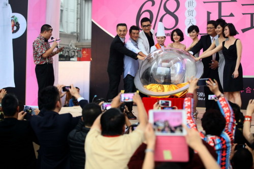 小s 谢娜 合开的甜品店开业