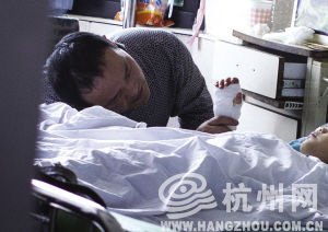 女子因与丈夫争执拿5岁儿子撒气砍其8刀(图)