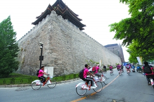 骑上自行车游北京东城 探寻皇家风范和市井文化