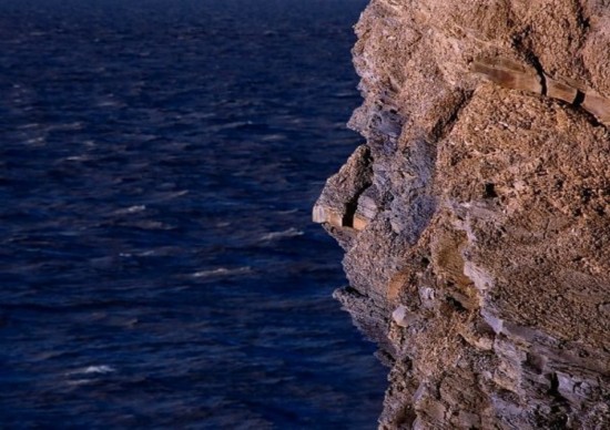世界18个恐怖景观:冰岛火山岩石似犀牛- Micro