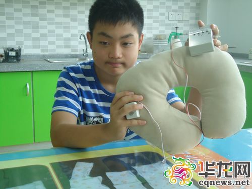 父亲爱打鼾怎么办?小学生发明提醒仪捧回市长奖