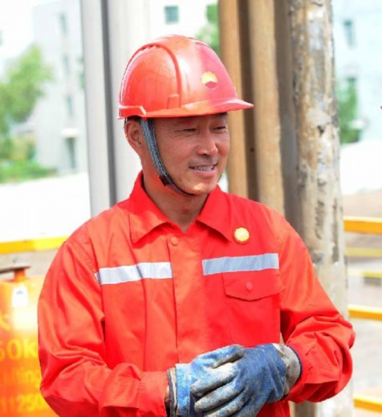 (十八大代表风采录·图文互动)(1)“新铁人”李新民:续写中国石油工人的荣光