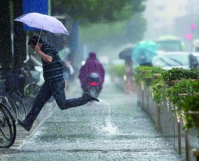 南京降暴雨3小时预警连跳3级 苏南仍有大到暴雨