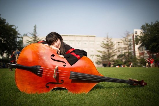 组图:人民大学网站发美女毕业生照片