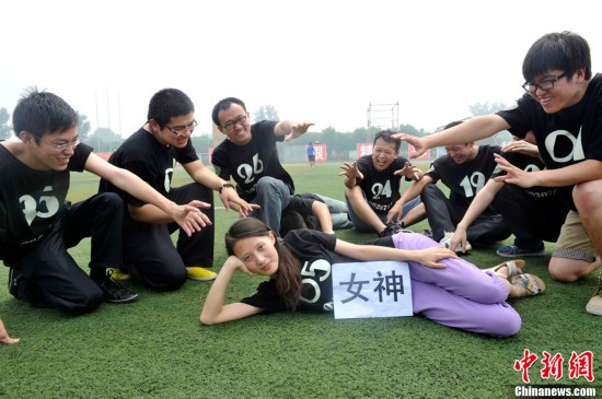 跪在女神脚下_跪倒在女神脚下_跪在女主脚下做跨奴 ...