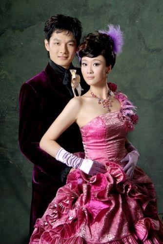 国安门将杨智与妻子婚纱照写真