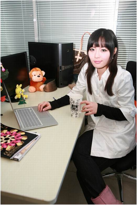 郭美美穿大尺度泳装照遭批 盘点有钱人雷人炫