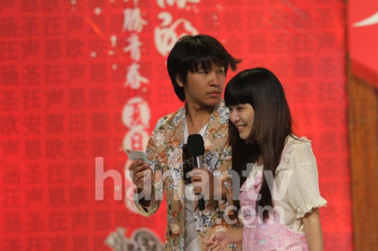 快男小强录《天天向上》汪涵送吉他