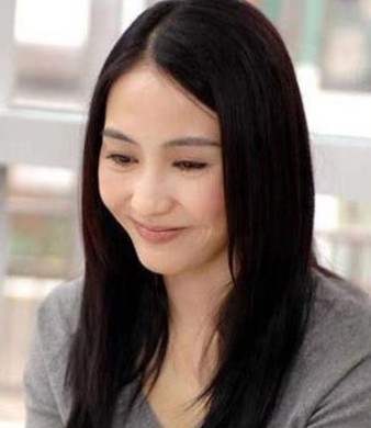日本43岁不老仙妻依赖化妆品 盘点逆生长明星