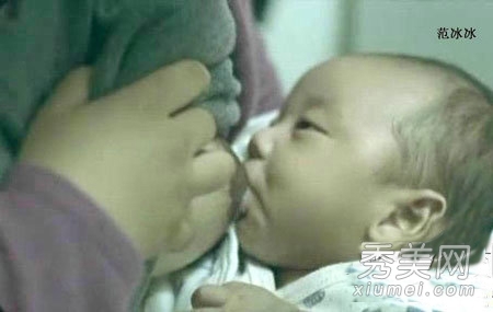 盘点女星大尺度哺乳照 露点大泄春光(图)【3】