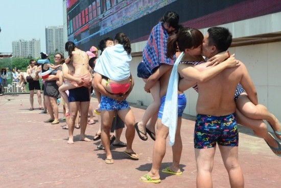 现场版接吻pk大赛举行