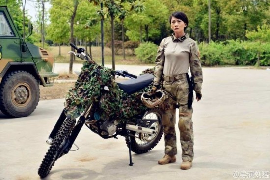 <em>国产</em>特警<em>大片</em> 我是特种兵3 美女特战员戎装配