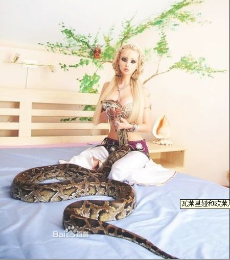 乌克兰母女三人整成芭比娃娃 网友直呼太逆天【11】