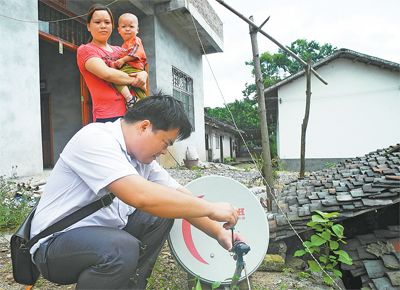 广西桂林观音乡党员技术人员组村村通广电设