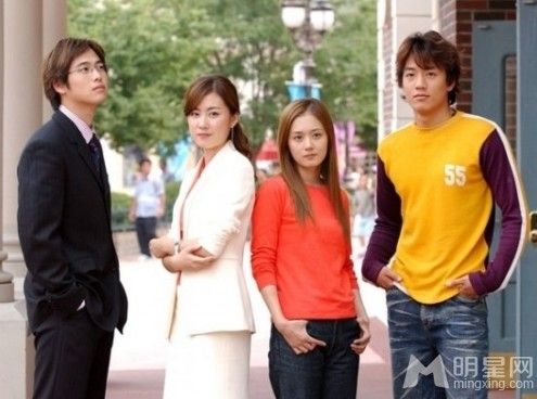 23岁女子当上奶奶儿媳妇是同学 明星逆生长事