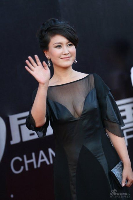 余敏静<em>吊带裙</em>崩断弹出2G奶 女星露点装已成新