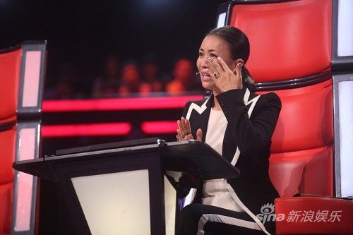 好声音侯磊唱《你的微笑》 那英现场飙泪(图)
