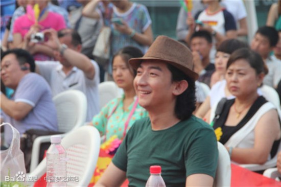 林海摔耳机 《中国梦之声》刘思涵出局罗熙杰表白【12】