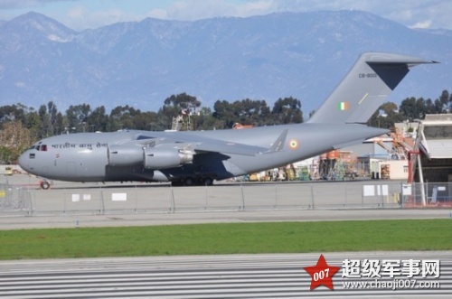 C17運輸機可將印度重裝備快速運送至中印邊境地區