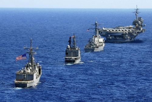 国认为其有权力和必要在中国领土海岸线的12海里外的整个太平洋拥有绝对的控制权和军事优势