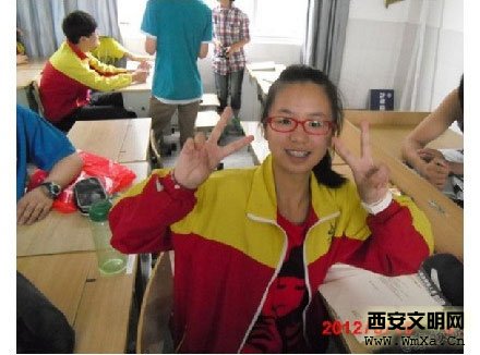 当地时间7月19日,旧金山消防局长怀特和圣马蒂尔县法医办公室负责人佛克劳特在圣马蒂尔县法医办公室外举行记者会,宣布在7月6日发生的韩亚航空214号班机着陆时发生空难中丧生的中国女学生叶梦圆死于救援车辆事故。他们对于发生的这起悲剧事件表示哀惋之情