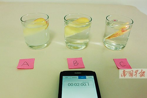 超市鲜切水果久不变色 因用维C溶液泡过(图文