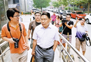 总政否认梦鸽停职 律师发微博玩案中案