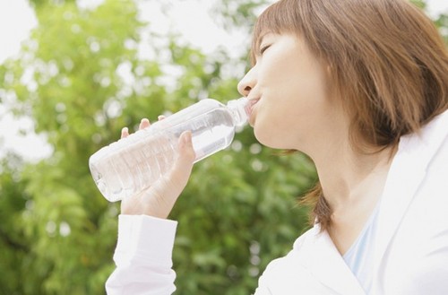 清晨空腹喝蜂蜜水要不得 细数蜂蜜的14大食疗功效