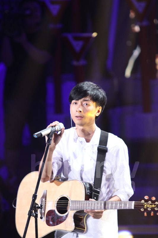 热门快男左立直接晋级快男十强 获主考评审李