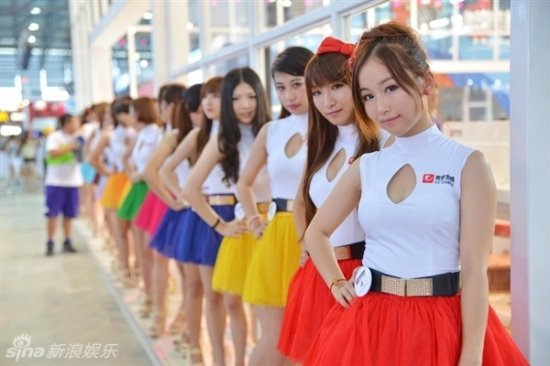 show girl上演制服诱惑 <em>长腿</em>爆乳惹宅男疯狂(高