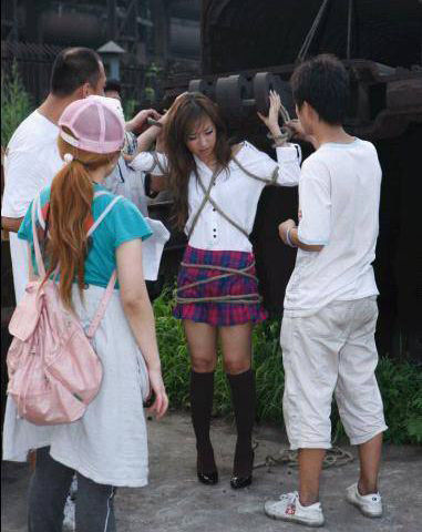 日本女优被<em>捆绑</em>拍虐待戏 难嫁人一入行即走不