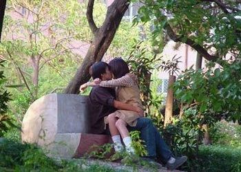 傅天颖公园活春 盘点那些我们常见的不雅行为(图)【2】