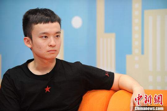 上海电影节董子健击败刘烨 凭青春派20岁成