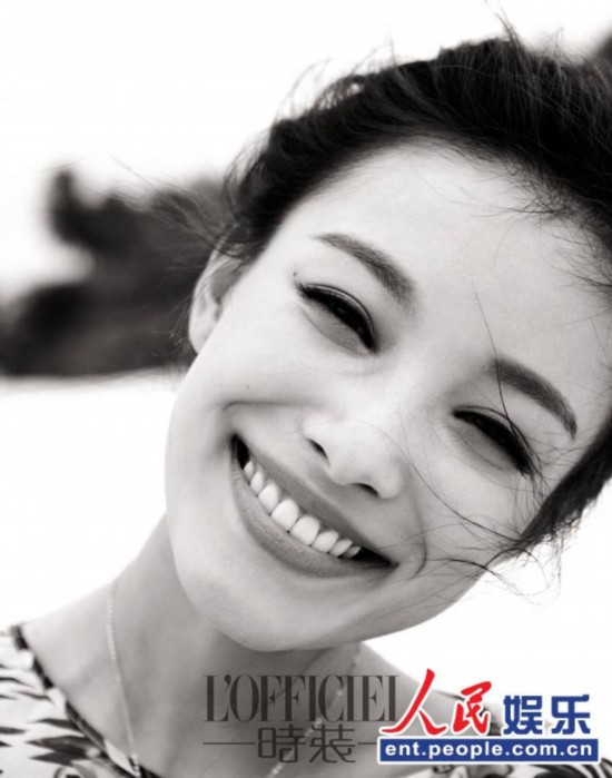 倪妮唯美婚纱封面写真 演绎法式精致优雅浪漫