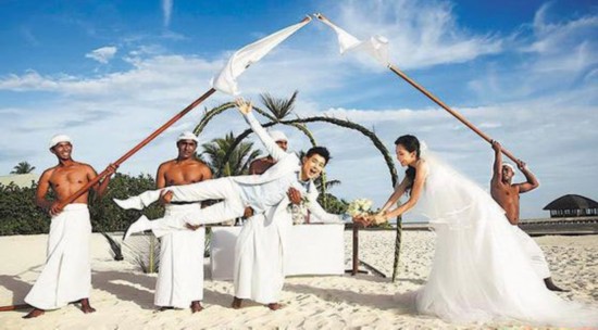 组图:林志颖微博晒婚礼现场照 与陈若仪烟火下