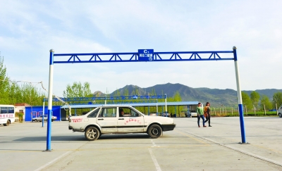 南京90后姑娘自学考驾照被拒状告车管所一审